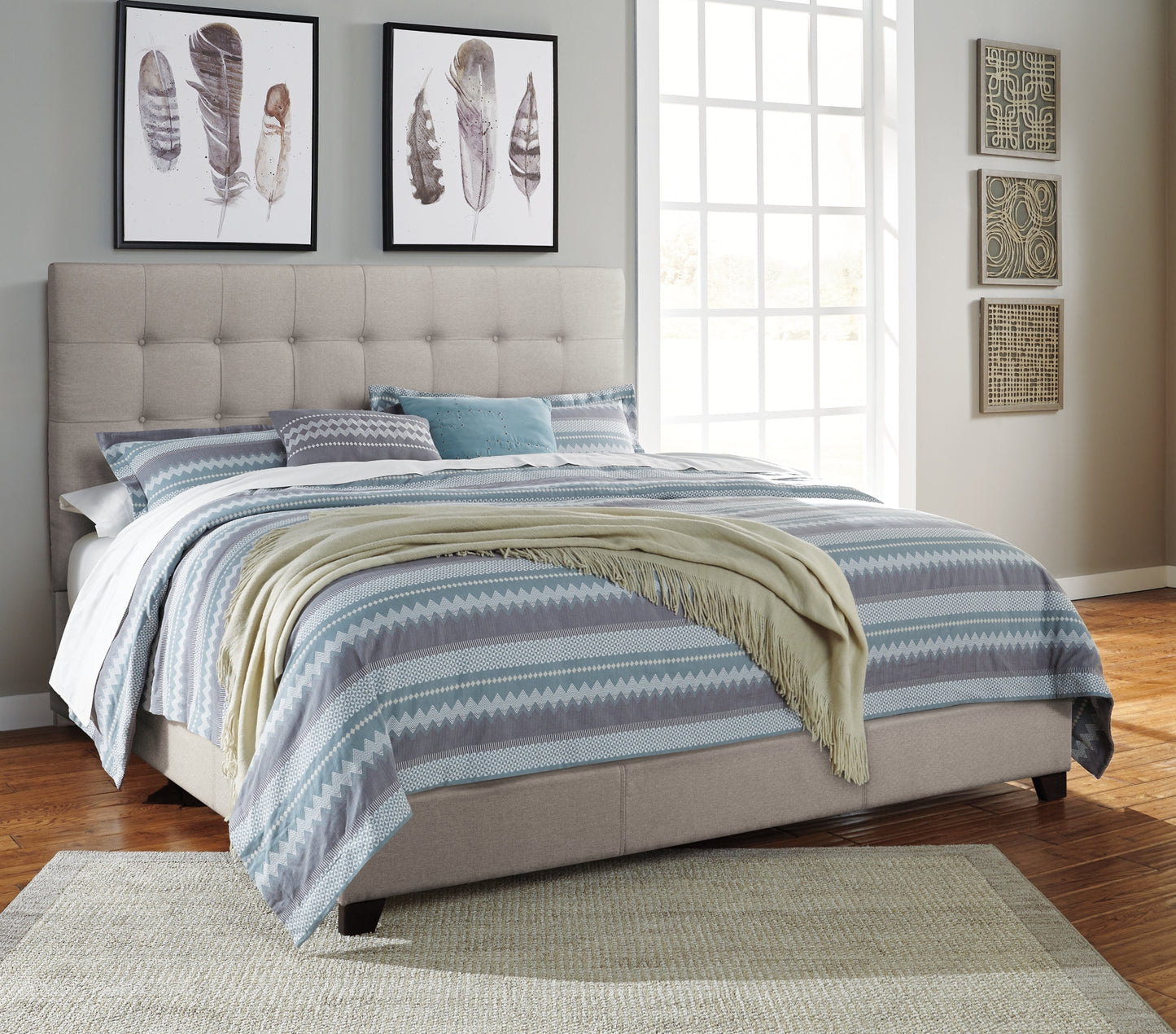 Dolante  Upholstered Bed